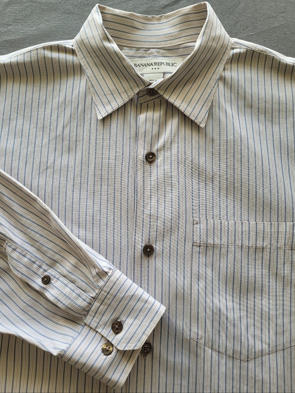 Banana Republic Men's Large 100% Cotton Striped Button Down Shirt Blue Tan